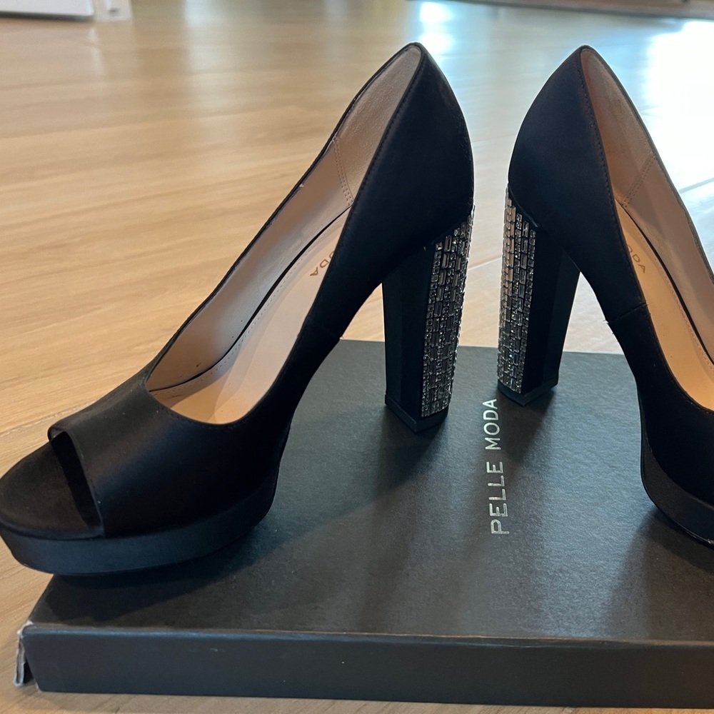 PELLE MODA HEEL- worn once! - Picture 2 of 4